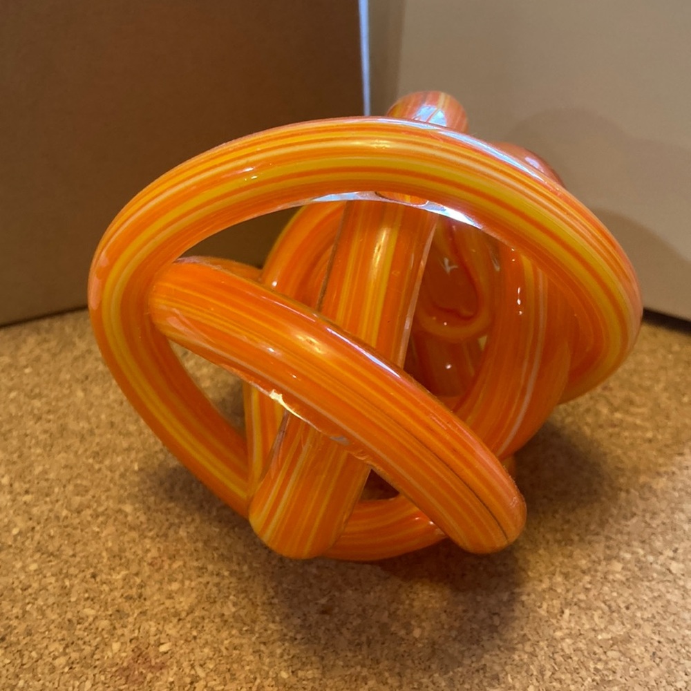 Beautiful Ornamental Neverending
 Glass Knot